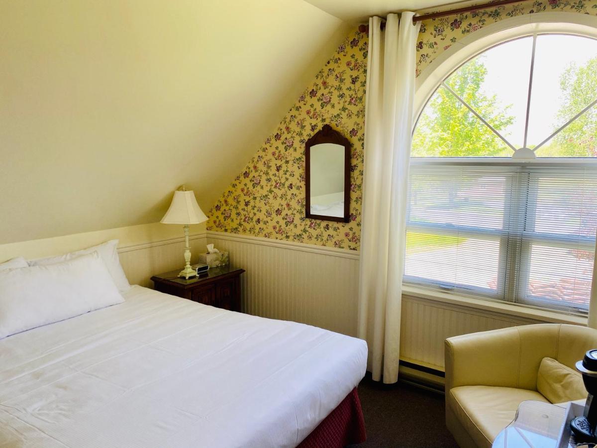 Auberge Le Tricorne North Hatley Exteriör bild